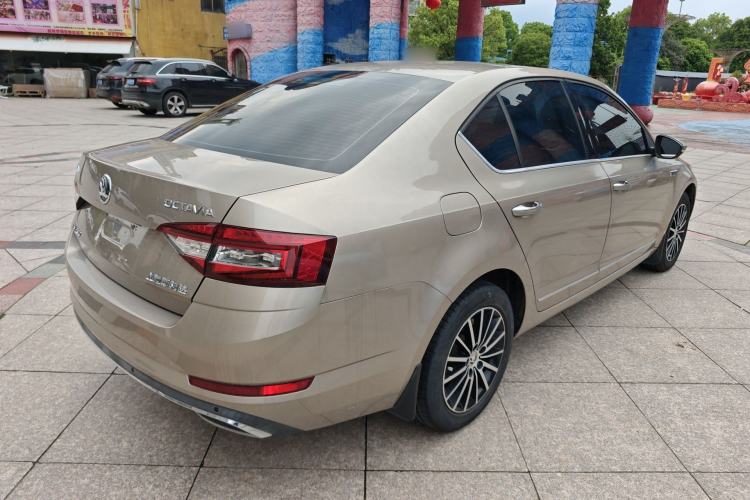 Used Skoda Octavia 2018 TSI230 DSG Luxury Edition Rear Right 45 Deg