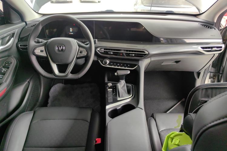 Used CHANGAN Eado 2020 PLUS 1.6L GDI Automatic Luxury Model Center Console