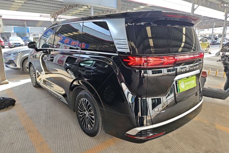 Used Denza D9 2022 DM-i 970 Four-Wheel Drive Prestige Model
