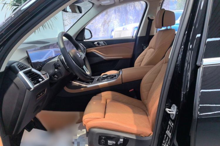 Used BMW X7 2023 xDrive40i Luxury Package with Leading Features