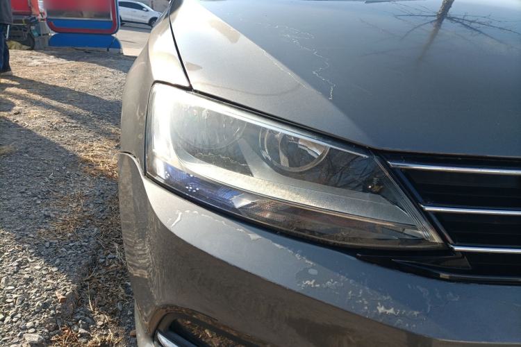 Used Volkswagen Sagitar 2015 1.6L Manual Comfort Model Right Front Headlight