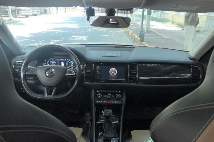 Used Skoda Kodiaq GT 2019 TSI380 4x4 Luxury Edition China VI Standard Center Console