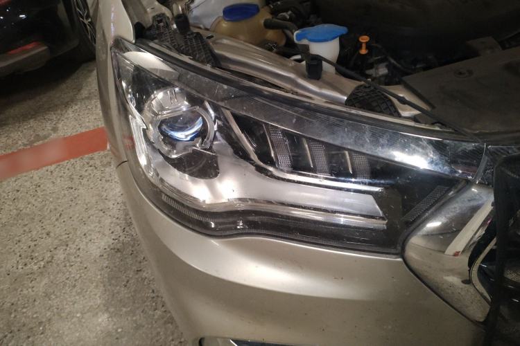 Used JETOUR X90 2019 1.6T DCT Luxury Travel Edition 6 Seats China VI Standard Right Front Headlight