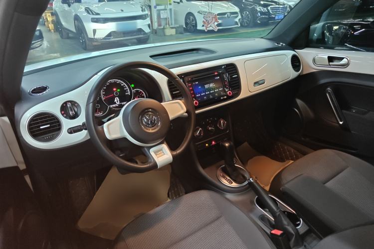 Used Volkswagen Beetle 2015 180TSI model Center Console