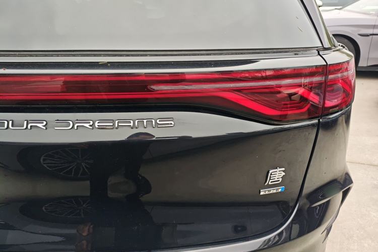 Used BYD Tang New Energy 2025 Intelligent Driving Version DM-i 115KM Flagship Edition Right Rear Taillight