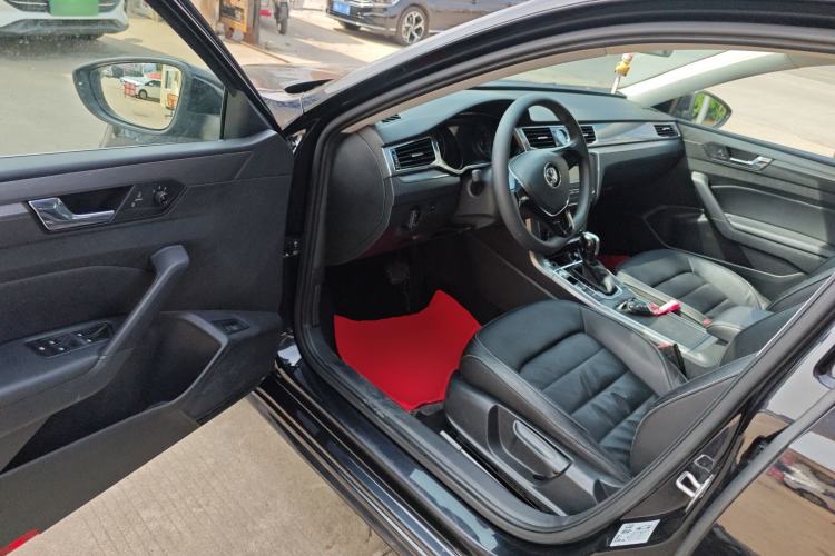 Used Volkswagen Passat 2017 280TSI DSG Luxury Edition Driver Seat