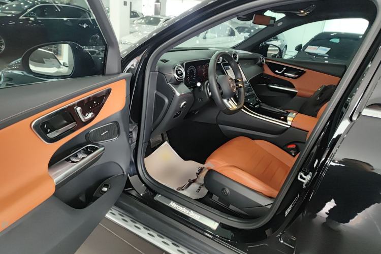 Used Mercedes-Benz GLC 2024 GLC 260 L 4MATIC Luxury Model 5 Seats