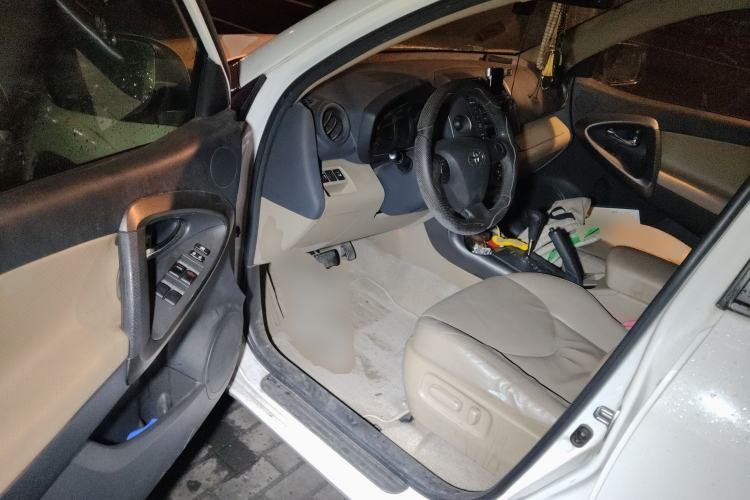 Used Toyota RAV4 2011 2.0L Automatic Luxury Edition Driver Seat