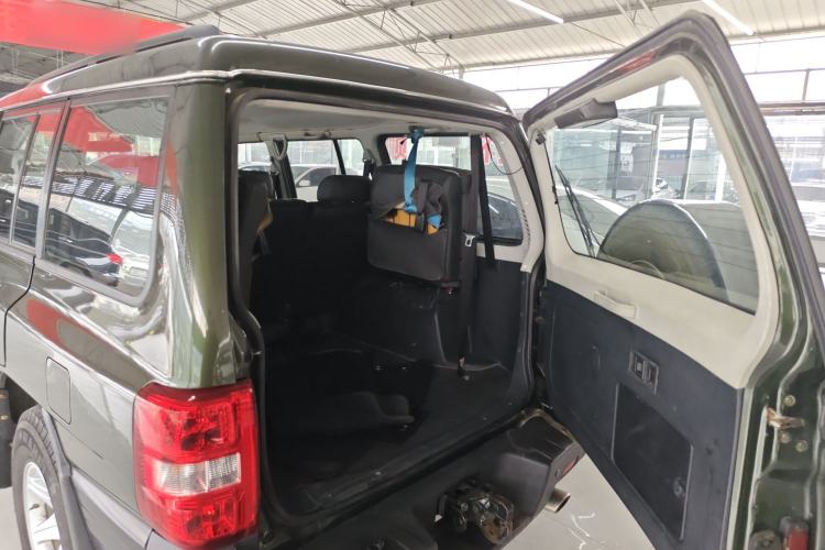 Used Leopaard Q6 2015 2.4L Manual 4x4 Excellence Edition Trunk