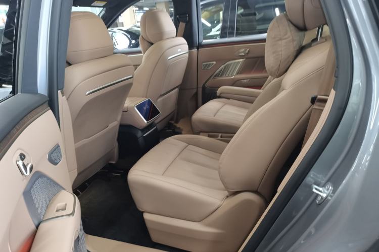 Used ONVO Luxeed L90 2025 Model—Max Six-Seater Version Left Rear Seat