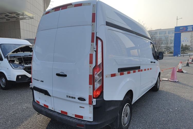 Used Ford Transit 2019 2.0T Diesel Van Mid-Chassis Mid-Roof 3-Seater China VI Standard
