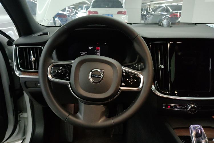 Used Volvo S60 2023 B4 Zhiyuan Luxury Edition
