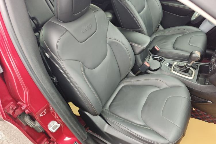 Used Jeep Cherokee 2016 2.4L Leading Smart Version
