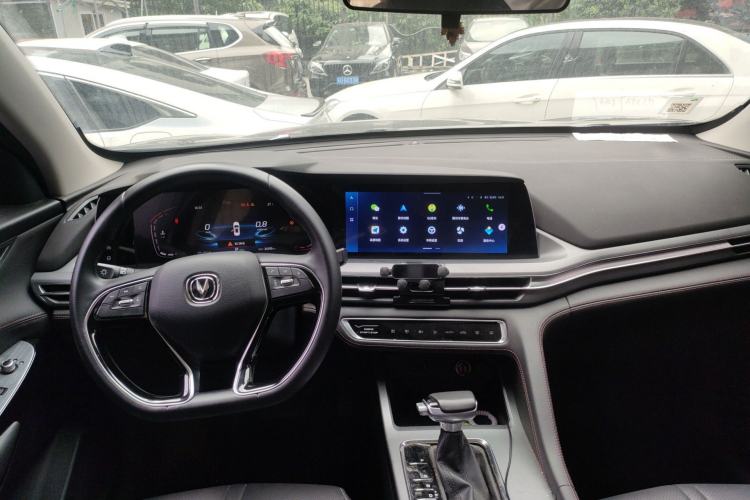 Used CHANGAN CS75 PLUS 2022 Classic Edition 1.5T Automatic Pioneer Model Center Console
