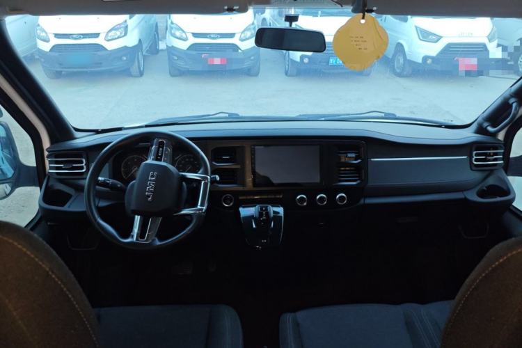 Used JMC Fushun 2023 2.0T Automatic Mid-Range High-Roof Commercial Multi-Purpose 7-Seater Passenger Vehicle Center Console