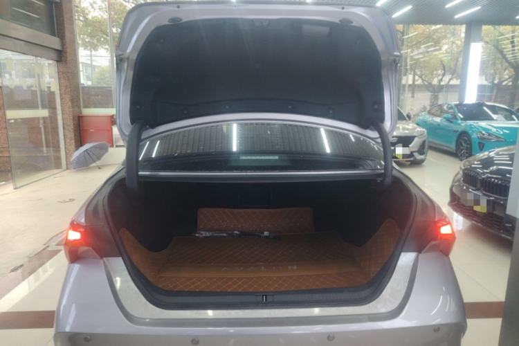 Used Toyota Avalon 2019 2.5L Ambition Version China VI Standard Trunk