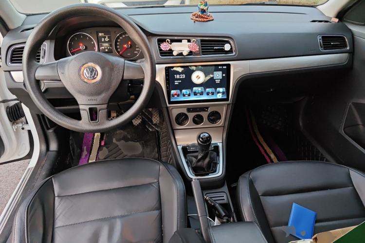 Used Volkswagen Lavida 2013 Revised Version 1.4 TSI Manual Comfort Edition Center Console