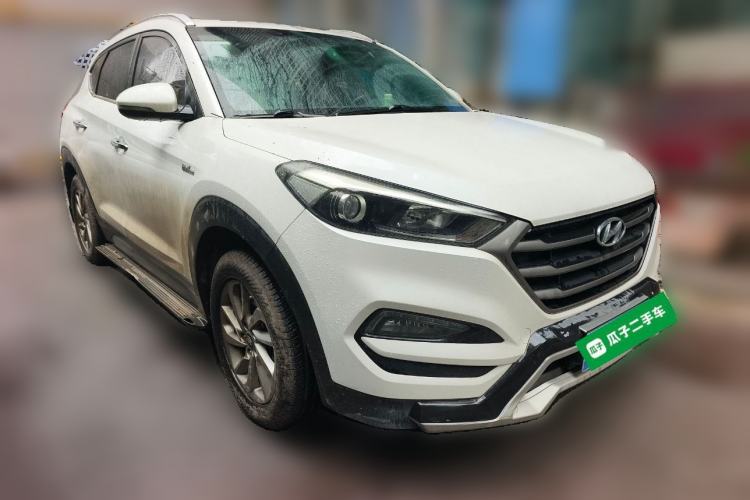 Used Hyundai Tucson 2015 1.6T Dual-Clutch Two-Wheel-Drive Smart Model Front Right 45 Deg