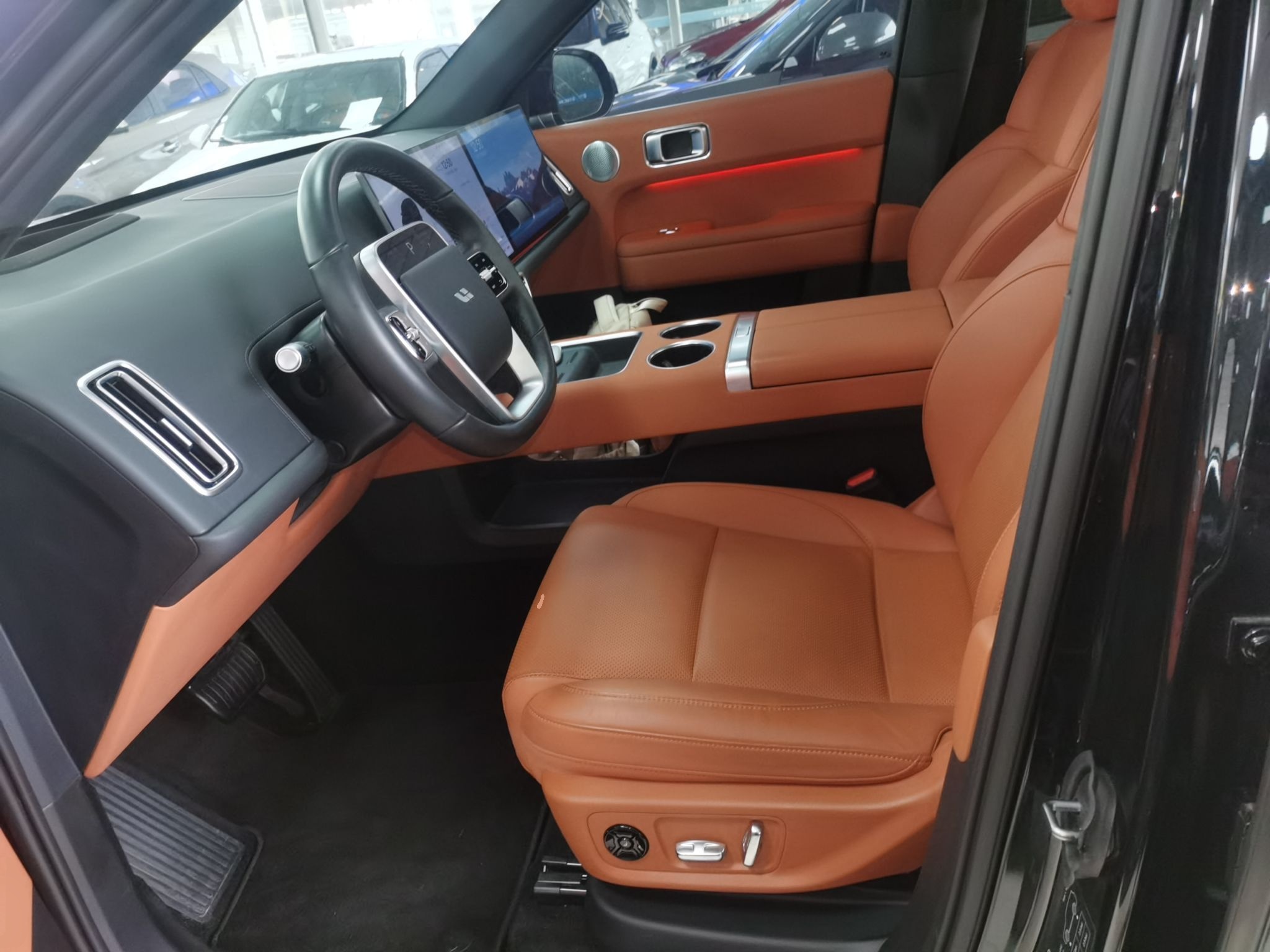 المقاعد الأمامية داخل السيارة