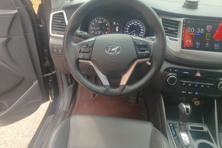 Used Hyundai Tucson 2015 2.0L Automatic Two-Wheel Drive Smart Version Steering Wheel