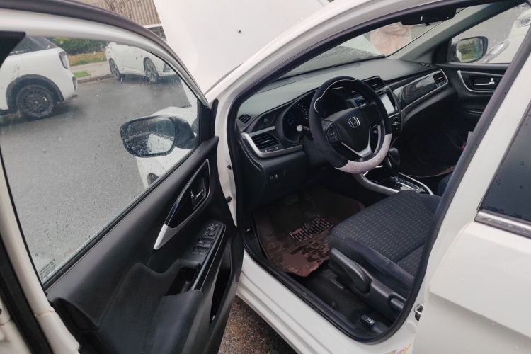 Used Honda Crider 2013 1.8L automatic luxury edition
