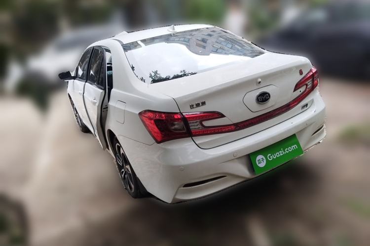 Used BYD Qin New Energy 2015 1.5T Dual-Crown Flagship Plus Edition Rear Left 45 Deg