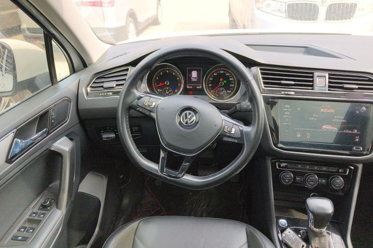Used Volkswagen Tiguan L 2019 Updated Version 330TSI Automatic Two-Wheel Drive Panoramic Comfort Edition China VI Standard
