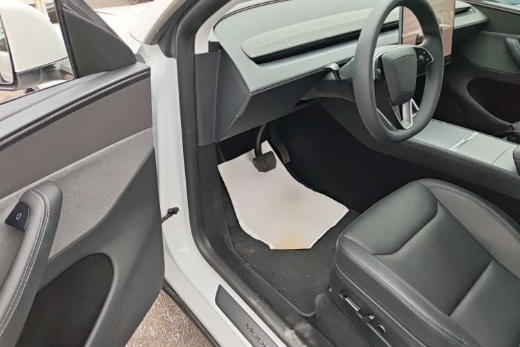 Used Tesla Model Y 2025 Rear-Wheel-Drive Version