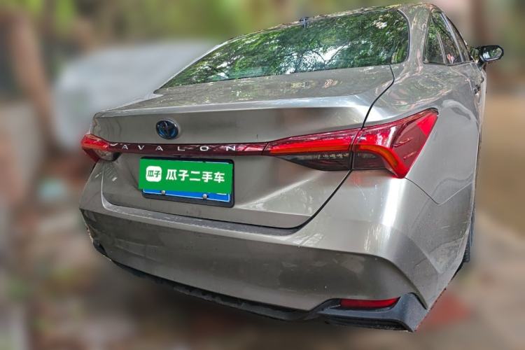 Used Toyota Avalon 2019 Dual-Engine 2.5L XLE Prestige Version China VI Standard