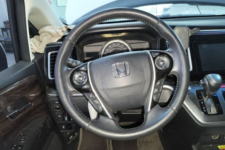 Used Honda Elysion 2016 2.4L Luxury Edition
