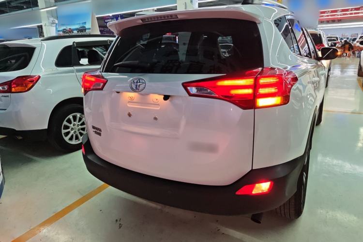 Used Toyota RAV4 2015 2.0L CVT Two-Wheel Drive Fashion Edition