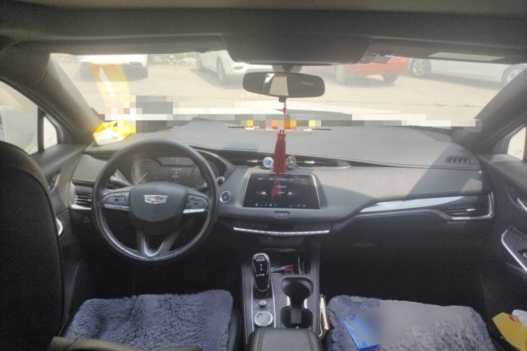 Used Cadillac XT4 2021 28T Two-Wheel Drive Tech Edition Center Console