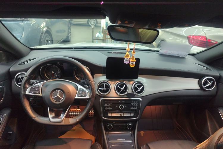 Used Mercedes-Benz CLA 2016 Facelifted CLA 260 4MATIC Center Console