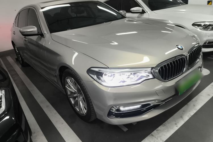 Used BMW 5 Series New Energy 2019 530Le Luxury Package Front Right 45 Deg