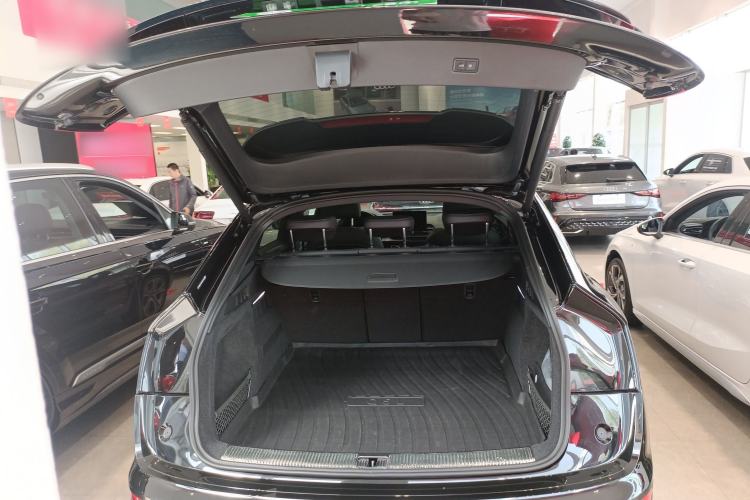 Used Audi Q5L Sportback 2022 Updated 40 TFSI Luxury Edition Trunk