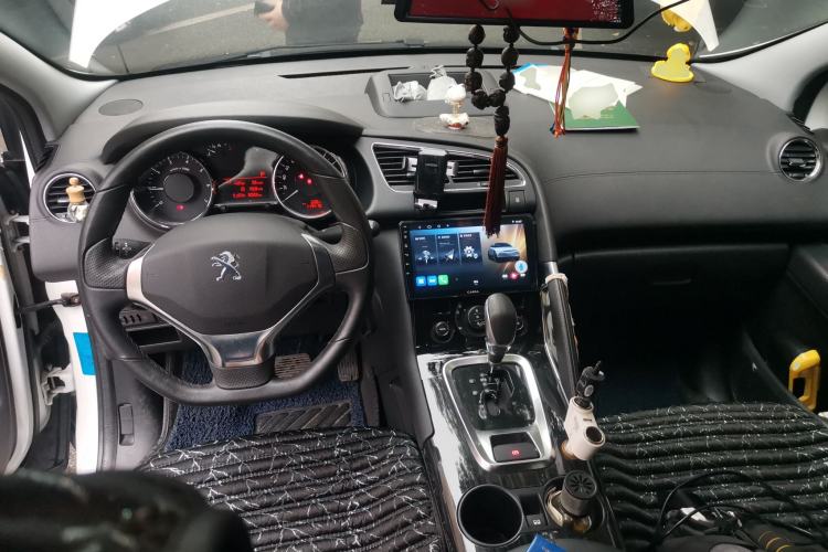 Used Peugeot 3008 2013 2.0L Automatic Trend Edition Center Console