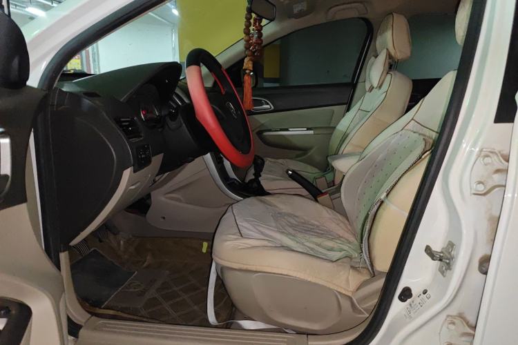 Used Baojun 630 2013 1.5L manual standard version
