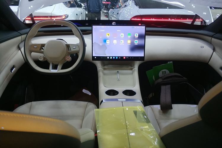 Used Xiaomi Auto YU7 2025 Ultra-Long Range Rear-Wheel Drive Version Center Console