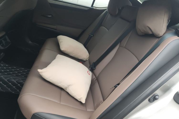 Used Lexus ES 2025 300h Deluxe Edition