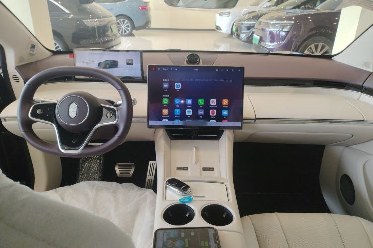 Used Hima Luxeed R7 2026 Model Range-Extending Max+ Center Console