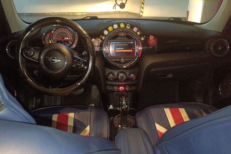 Used MINI 2018 1.5T ONE Five-Door Edition Center Console