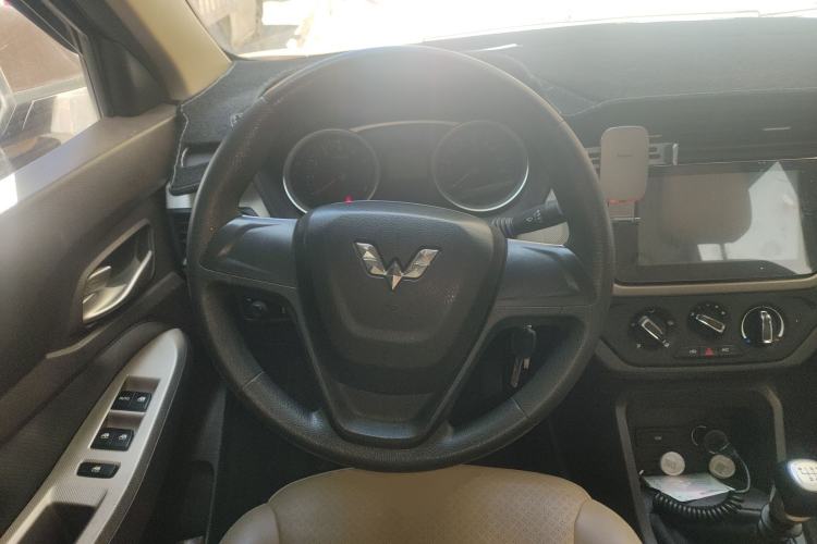 Used Wuling Hongguang 2019 1.5L S Comfort Edition China VI LAR

