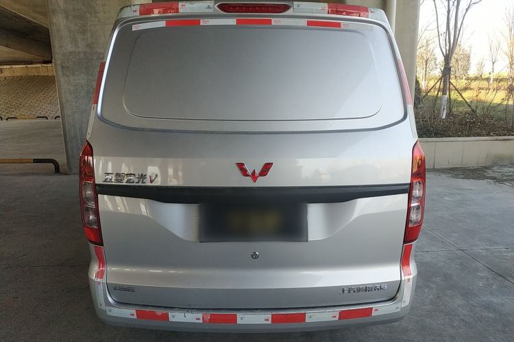Used Wuling Hongguang V 2022 1.5L Jingqu Edition Enclosed-Window Vehicle with Hydraulic Power Steering LAR
