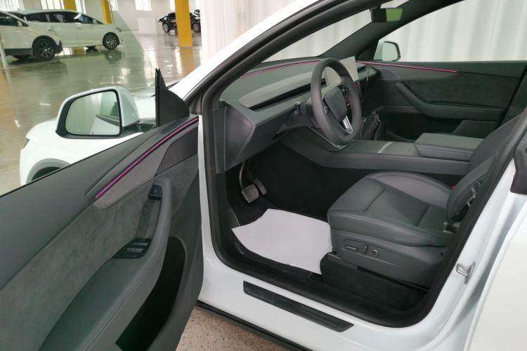 Used Tesla Model Y 2026 Long-Range All-Wheel-Drive Model