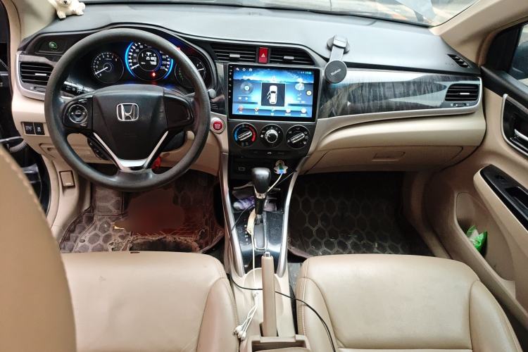 Used Honda Crider 2013 1.8L automatic luxury edition Center Console