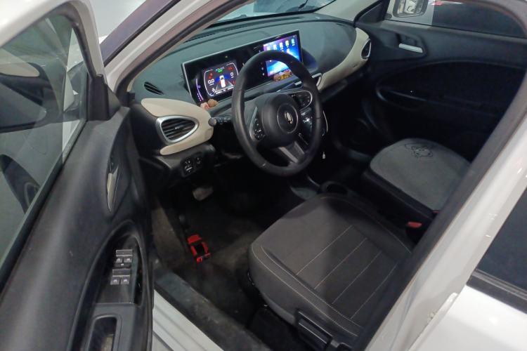 Used ORA White Cat 2022 Upgraded Model 305km Range Luxury Version Lithium-Ion Battery
