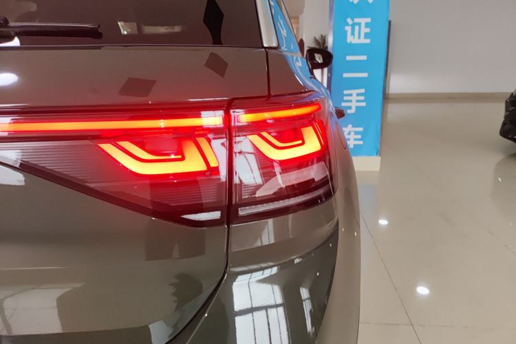 Used Volkswagen T-ROC 2026 Model 280TSI DSG Two-Wheel Drive Shiguang Edition Right Rear Taillight