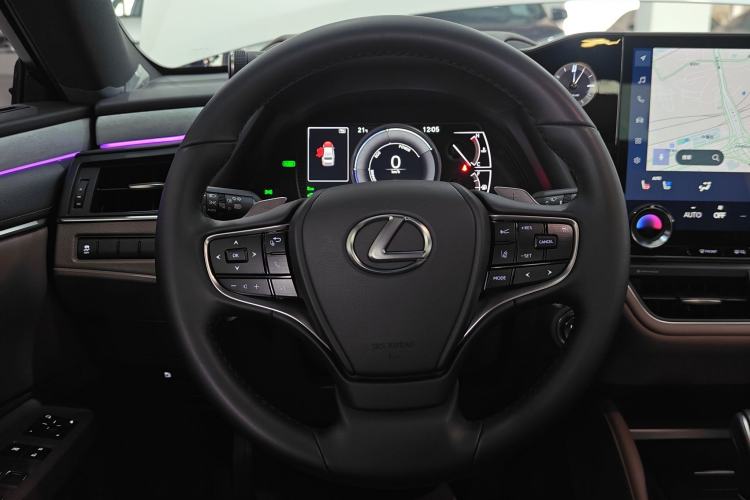Used Lexus ES 2025 300h Deluxe Edition
