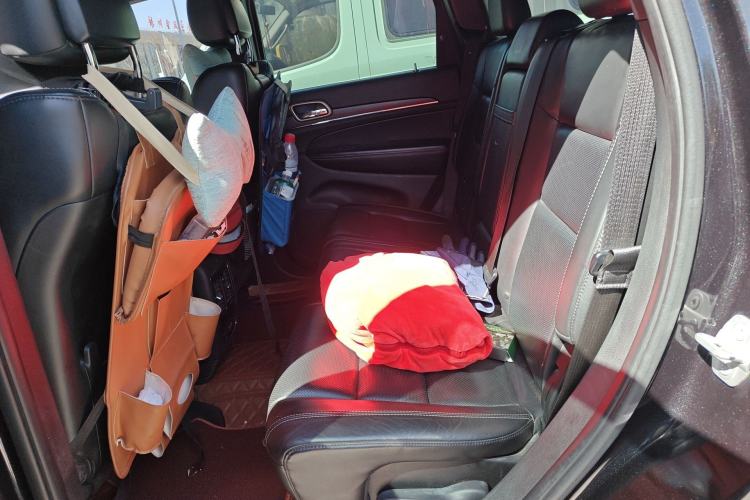 Used Jeep Grand Cherokee 2015 3.0TD Diesel Elite Navigation Edition Left Rear Seat