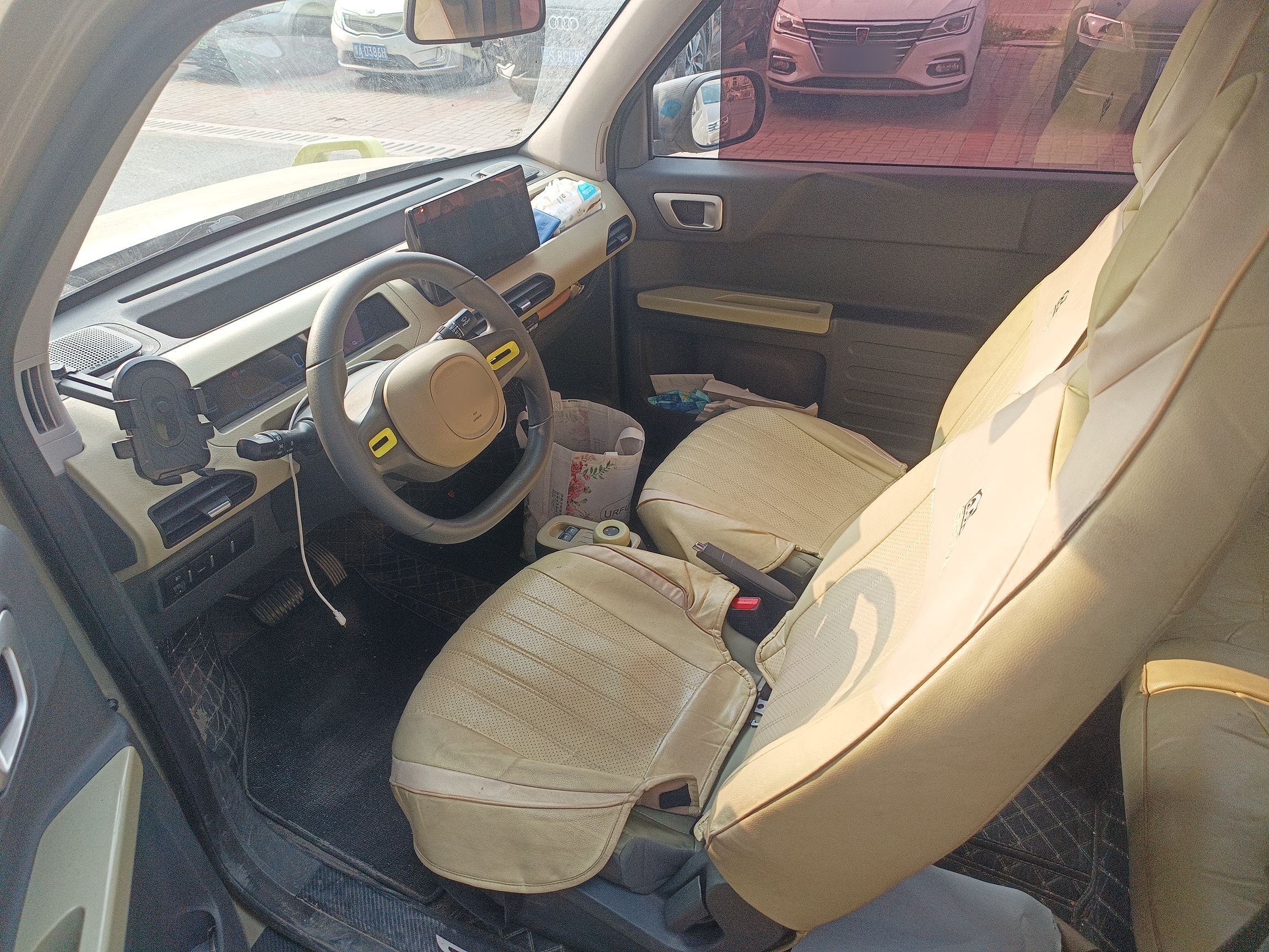 Переднее сиденье в автомобиле